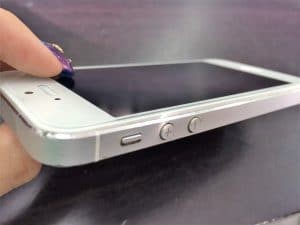 iPhoneに使われているリチウムイオン電池は特性上、劣化で膨張してしまう可能性があります。